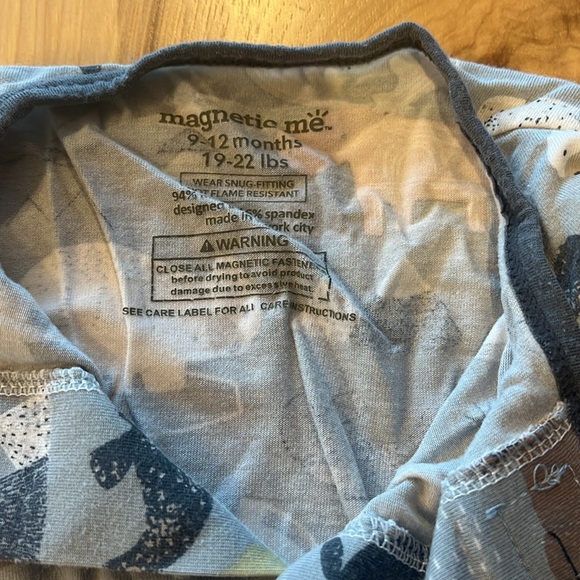 Magnetic me onesie - Picture 2 of 3